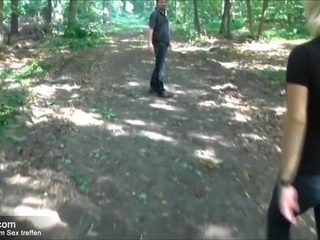 Echte Fick Mutti im Wald zum Sex getroffen
